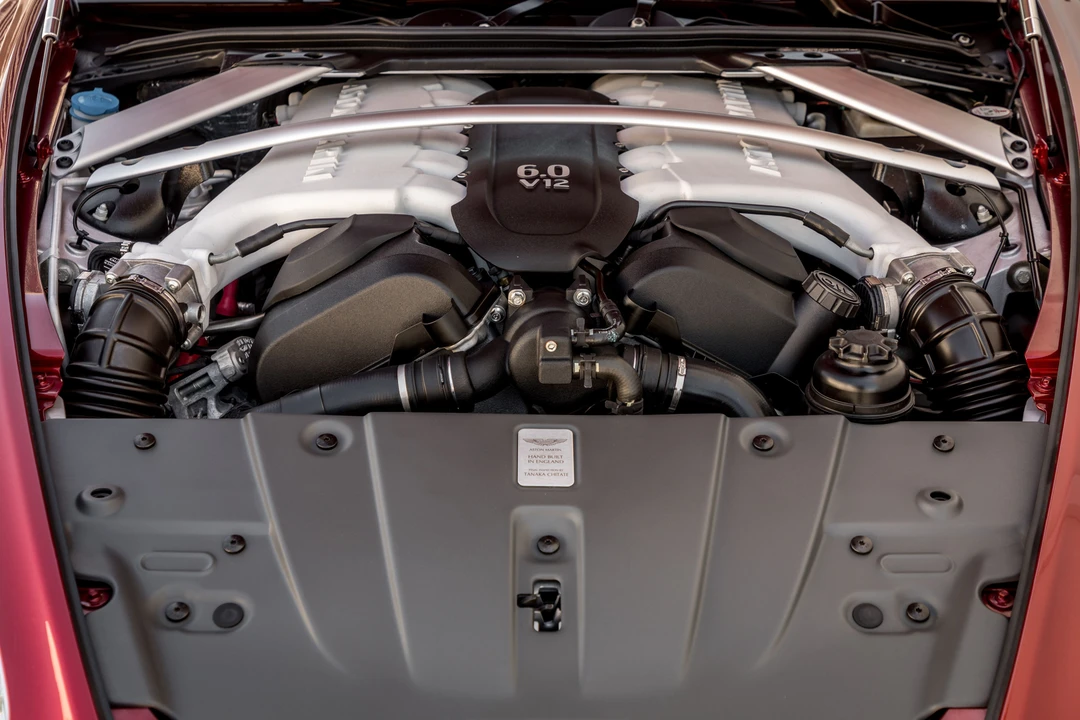 2017 Aston Martin V12 Vantage (2010-2018) - Image 2 of 31