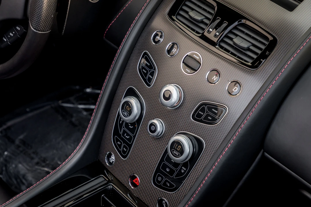 2017 Aston Martin V12 Vantage (2010-2018) - Image 16 of 31