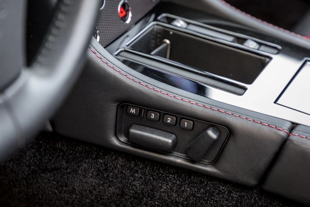 2017 Aston Martin V12 Vantage (2010-2018) - Image 25 of 31