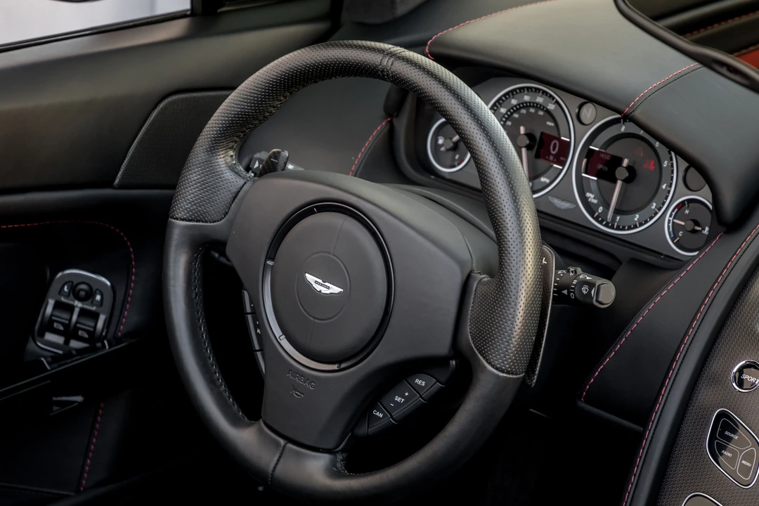 2017 Aston Martin V12 Vantage (2010-2018) - Image 8 of 31
