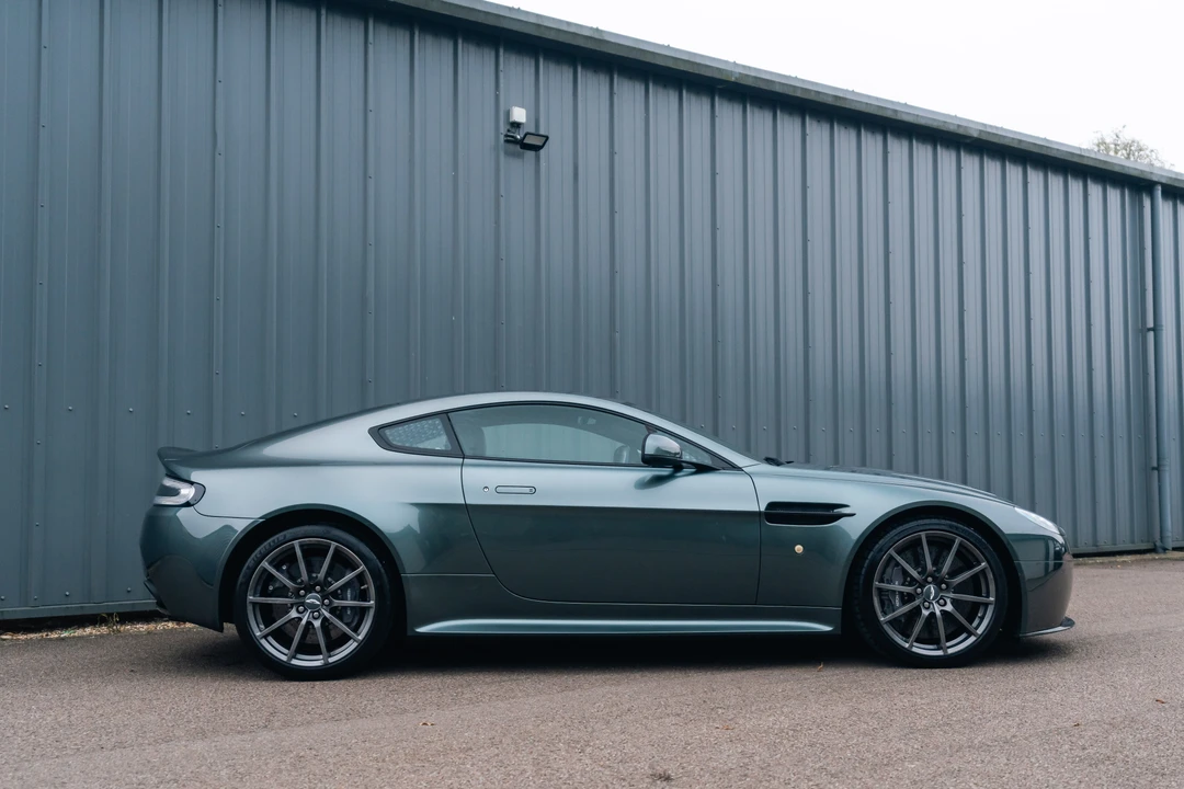 2017 Aston Martin V12 Vantage (2010-2018) - Image 8 of 31