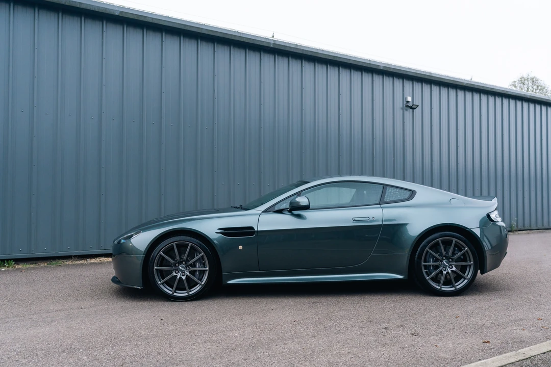 2017 Aston Martin V12 Vantage (2010-2018) - Image 4 of 31