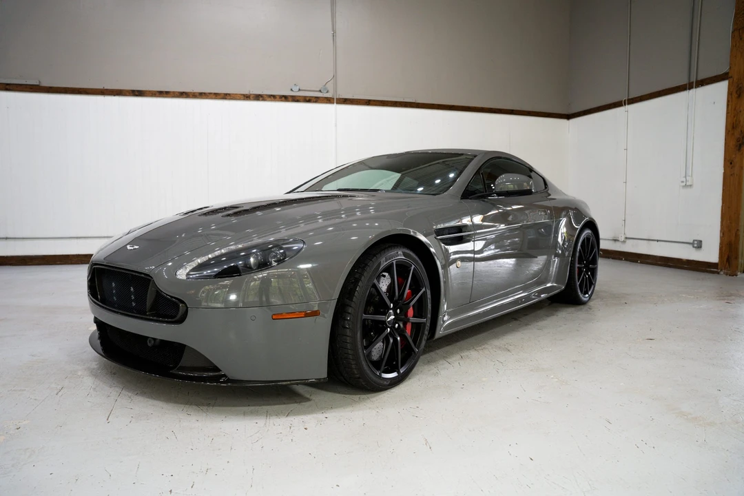 2017 Aston Martin V12 Vantage (2010-2018) - Image 3 of 31