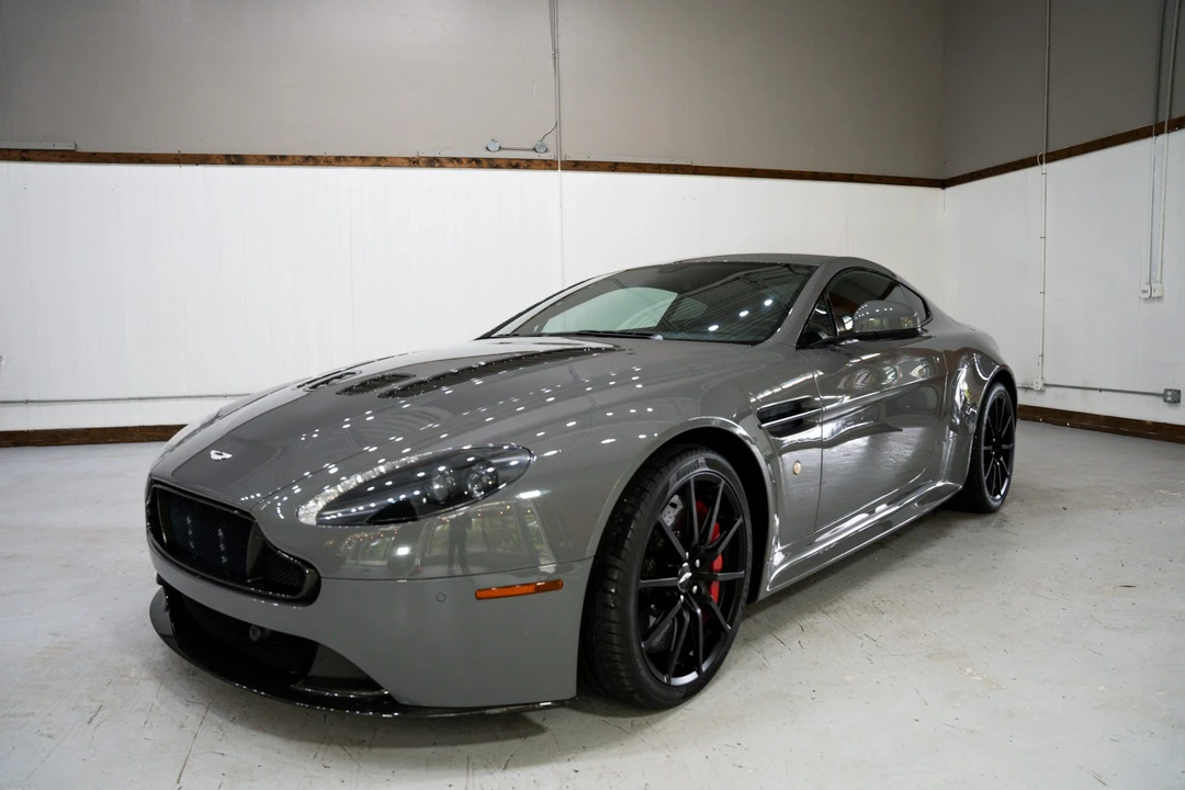 2017 Aston Martin V12 Vantage (2010-2018) - Image 4 of 31