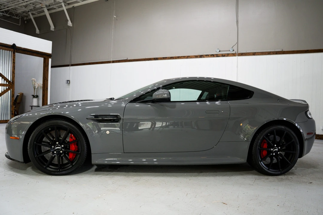 2017 Aston Martin V12 Vantage (2010-2018) - Image 25 of 31