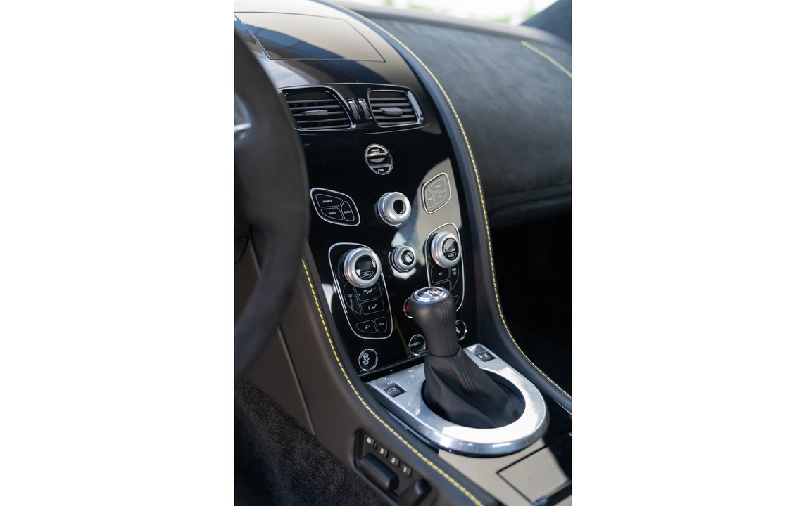 2017 Aston Martin V12 Vantage (2010-2018) - Image 17 of 31