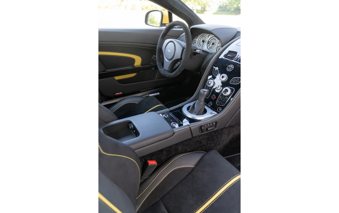 2017 Aston Martin V12 Vantage (2010-2018) - Image 15 of 31