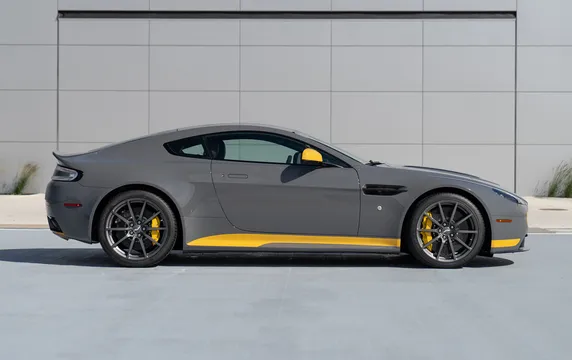 2017 Aston Martin V12 Vantage (2010-2018) - Image 2 of 31