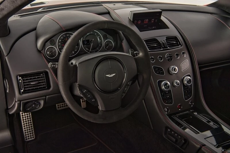 2017 Aston Martin Vantage - Image 23 of 31