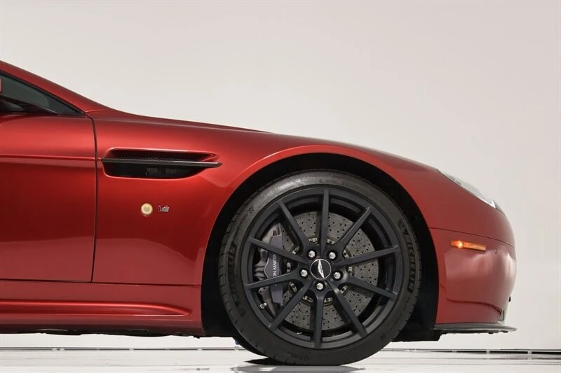 2017 Aston Martin Vantage - Image 15 of 31