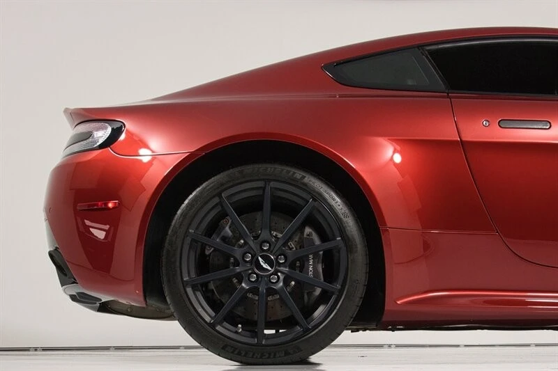 2017 Aston Martin Vantage - Image 14 of 31