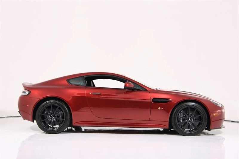 2017 Aston Martin Vantage - Image 13 of 31