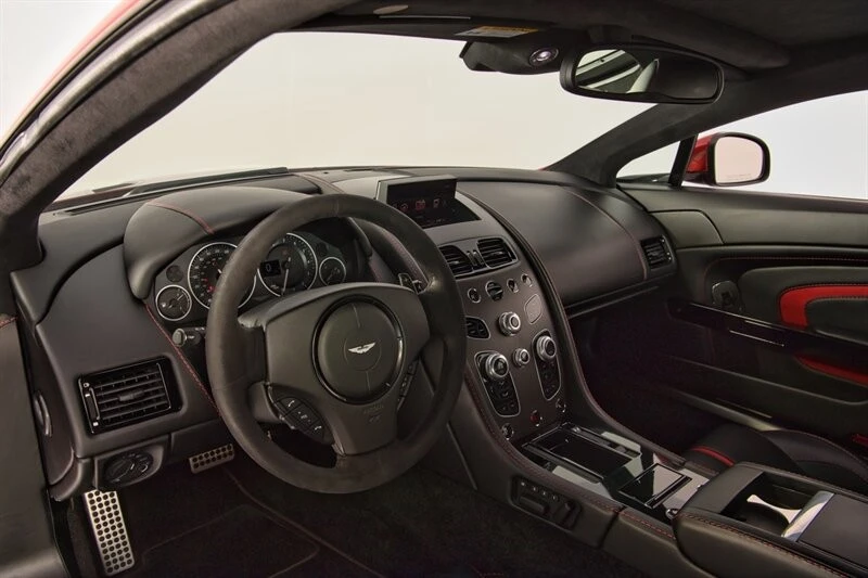 2017 Aston Martin Vantage - Image 22 of 31