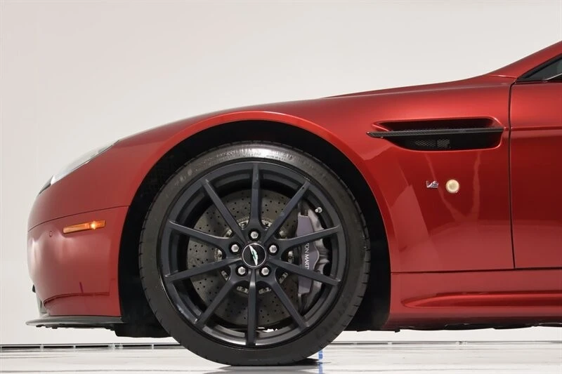 2017 Aston Martin Vantage - Image 6 of 31