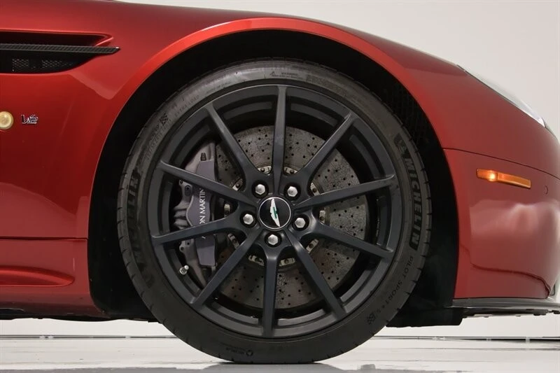 2017 Aston Martin Vantage - Image 17 of 31