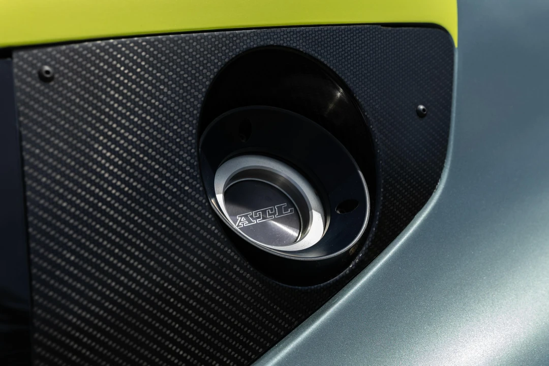 2017 Aston Martin V8 Vantage (2006-2017) - Image 15 of 31