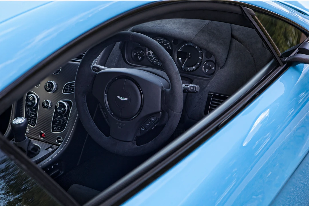 2017 Aston Martin V8 Vantage (2006-2017) - Image 13 of 31