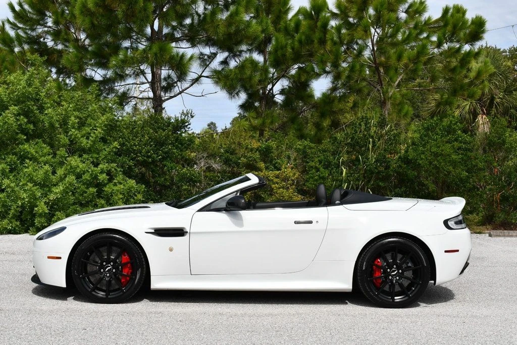 2017 Aston Martin V12 Vantage (2010-2018) - Image 25 of 31