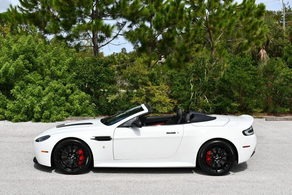2017 Aston Martin V12 Vantage (2010-2018) - Image 26 of 31