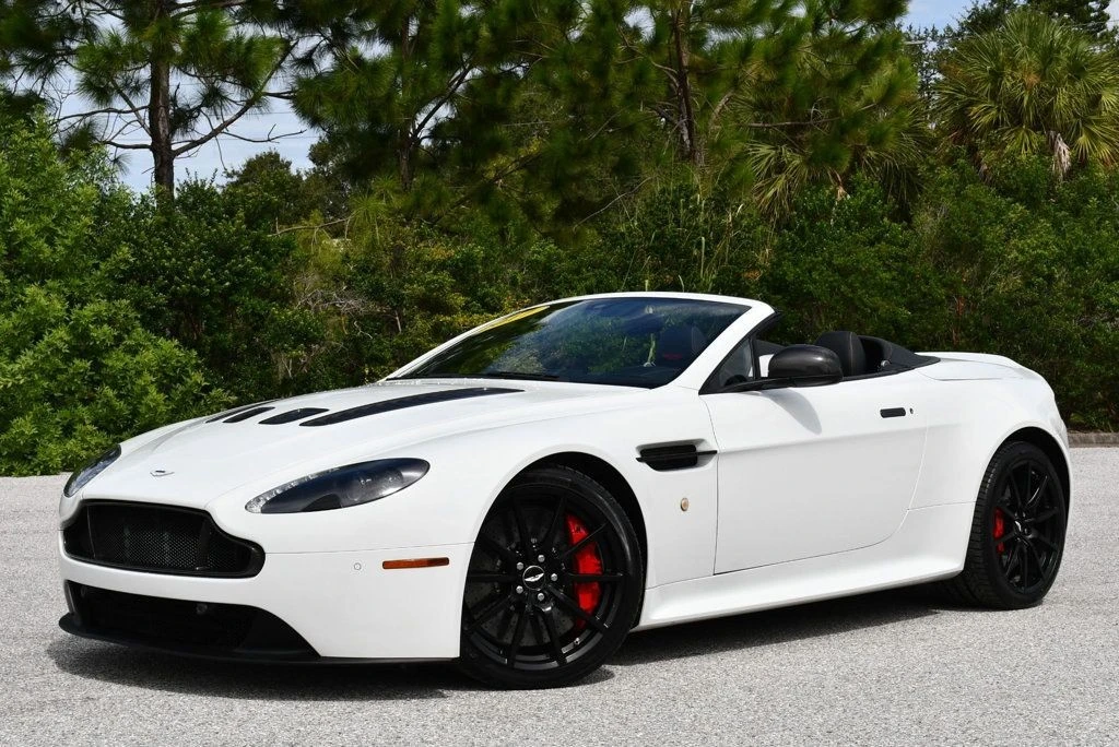 2017 Aston Martin V12 Vantage (2010-2018) - Image 2 of 31