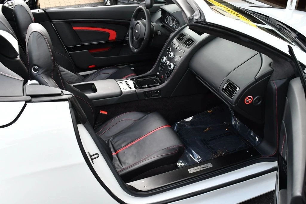 2017 Aston Martin V12 Vantage (2010-2018) - Image 17 of 31