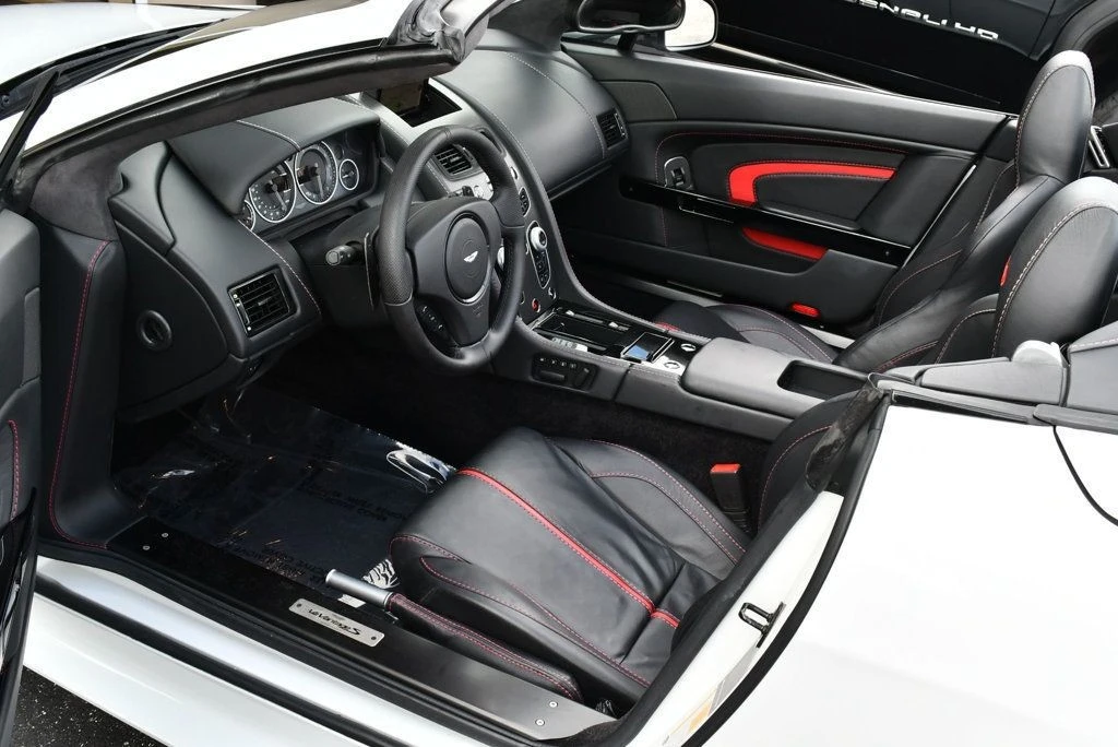 2017 Aston Martin V12 Vantage (2010-2018) - Image 15 of 31