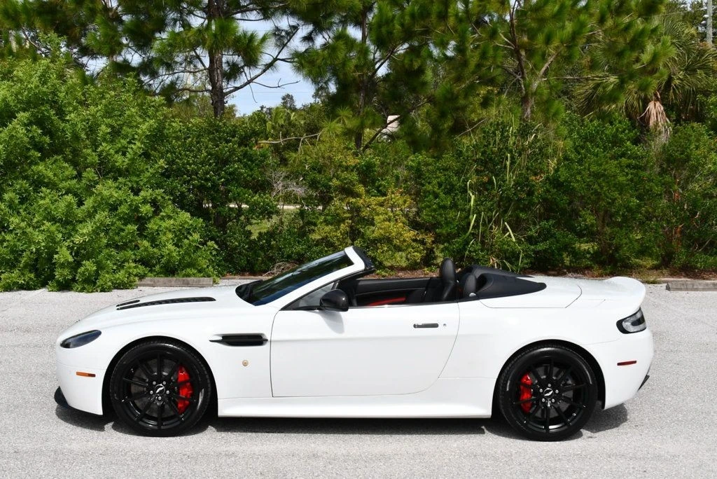 2017 Aston Martin V12 Vantage (2010-2018) - Image 3 of 31