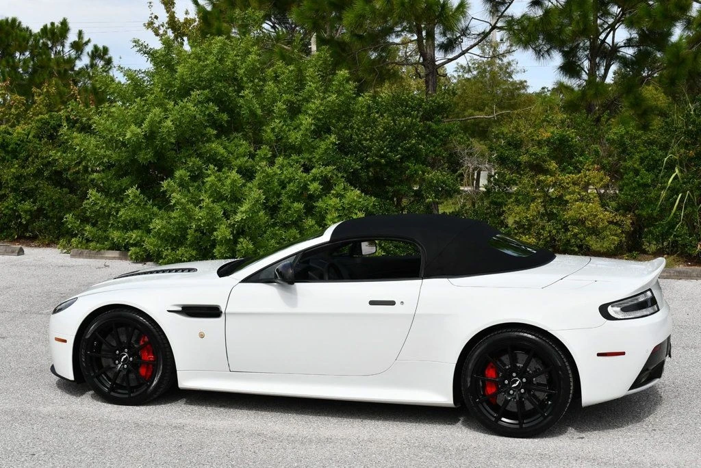 2017 Aston Martin V12 Vantage (2010-2018) - Image 4 of 31