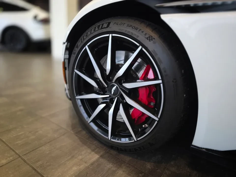 2017 Aston Martin DB11 - Image 5 of 13
