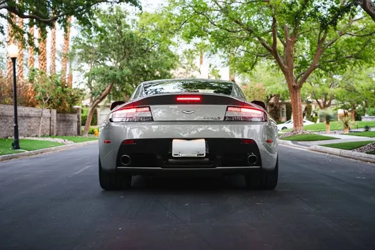 2017 Aston Martin V12 Vantage (2010-2018) - Image 4 of 18