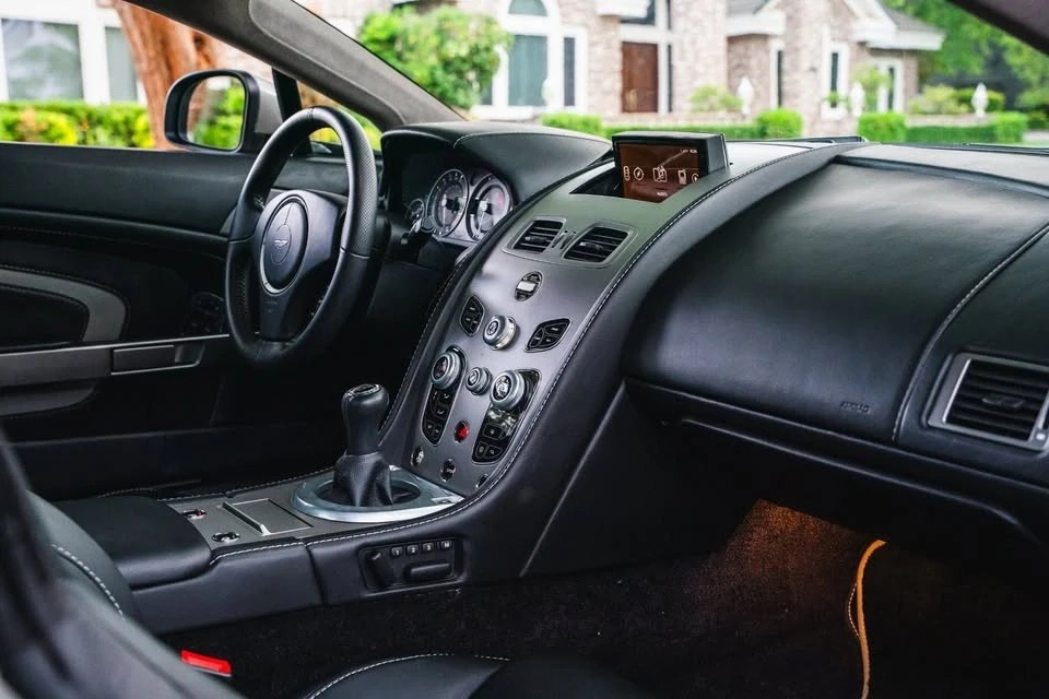 2017 Aston Martin V12 Vantage (2010-2018) - Image 12 of 18