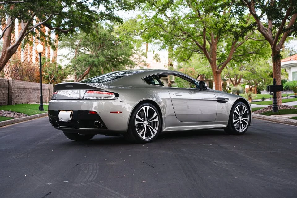 2017 Aston Martin V12 Vantage (2010-2018) - Image 4 of 19