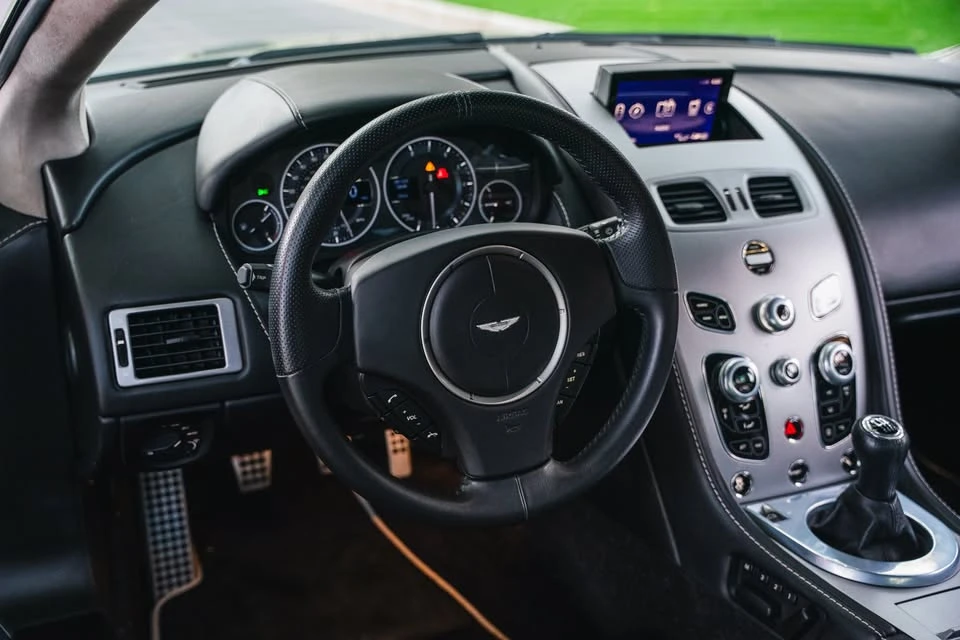 2017 Aston Martin V12 Vantage (2010-2018) - Image 12 of 20