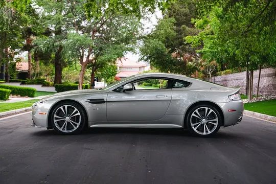 2017 Aston Martin V12 Vantage (2010-2018) - Image 2 of 20