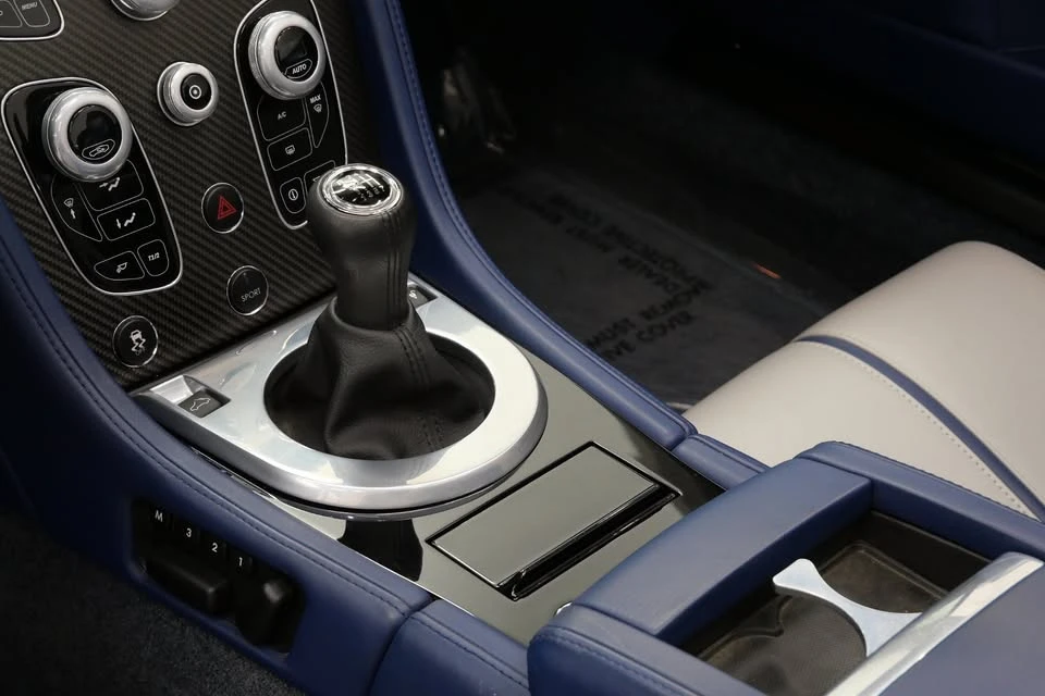 2017 Aston Martin V8 Vantage (2006-2017) - Image 12 of 18