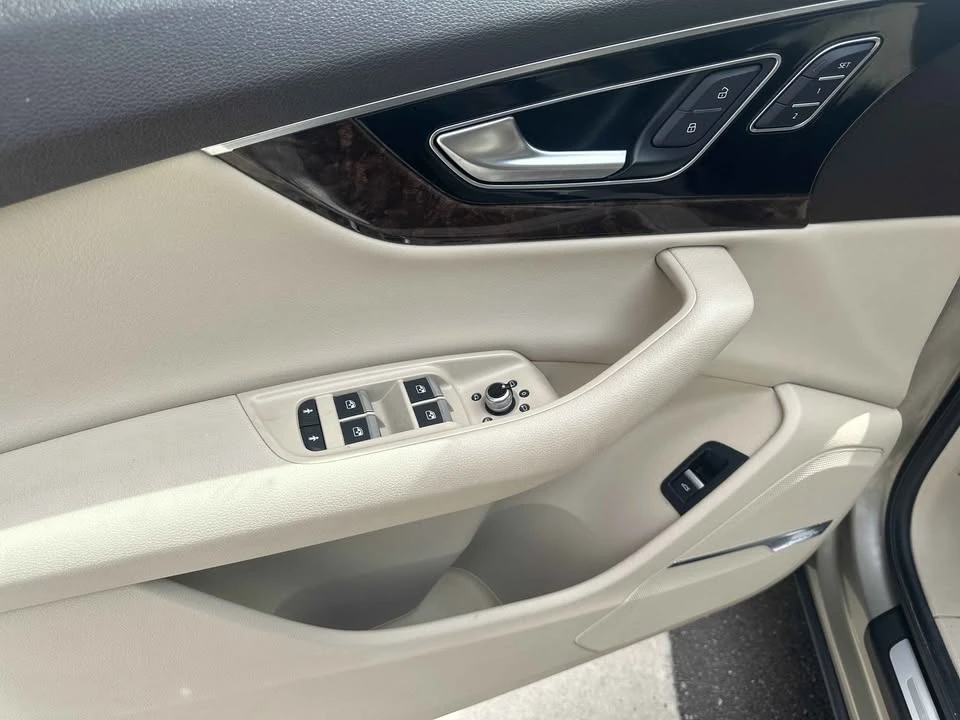 2017 Audi 4M Q7 - Image 8 of 14