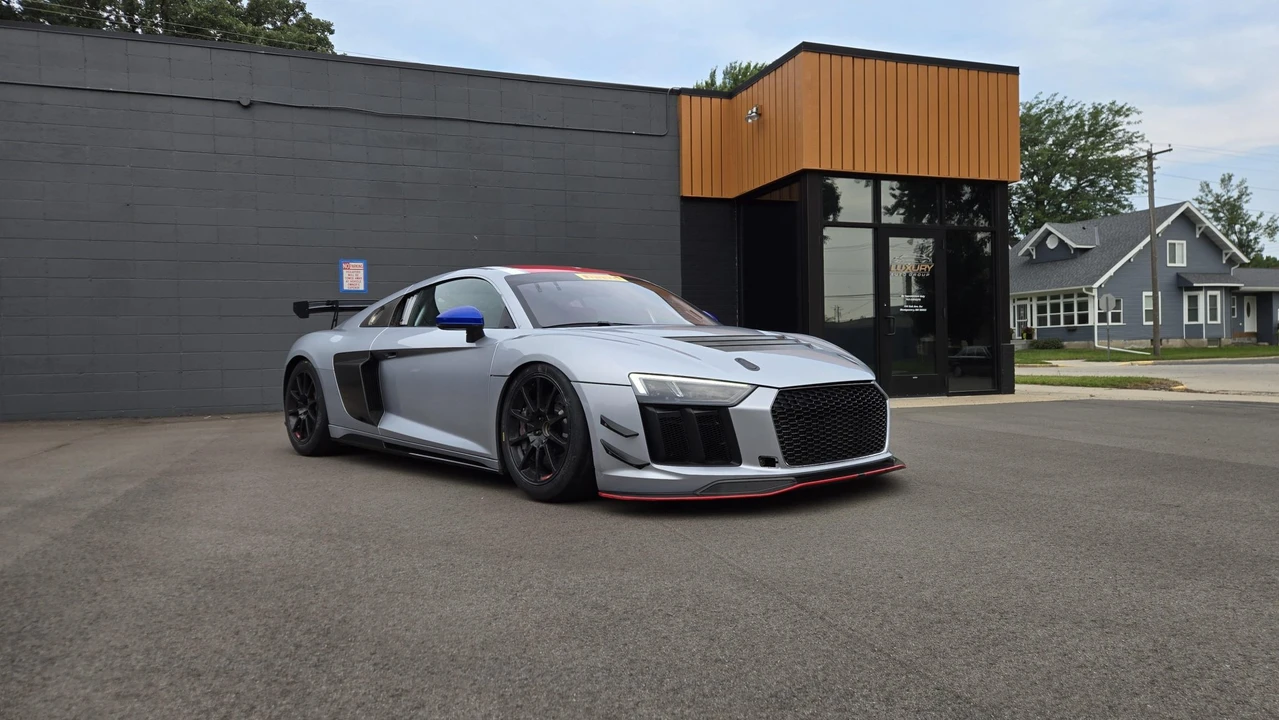2017 Audi 4S R8 - Image 5 of 31