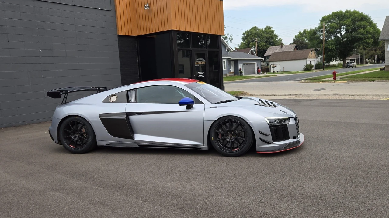 2017 Audi 4S R8 - Image 7 of 31