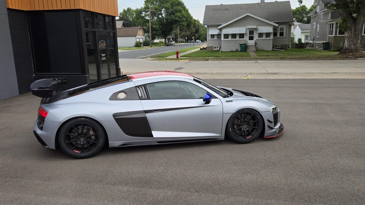2017 Audi 4S R8 - Image 8 of 31