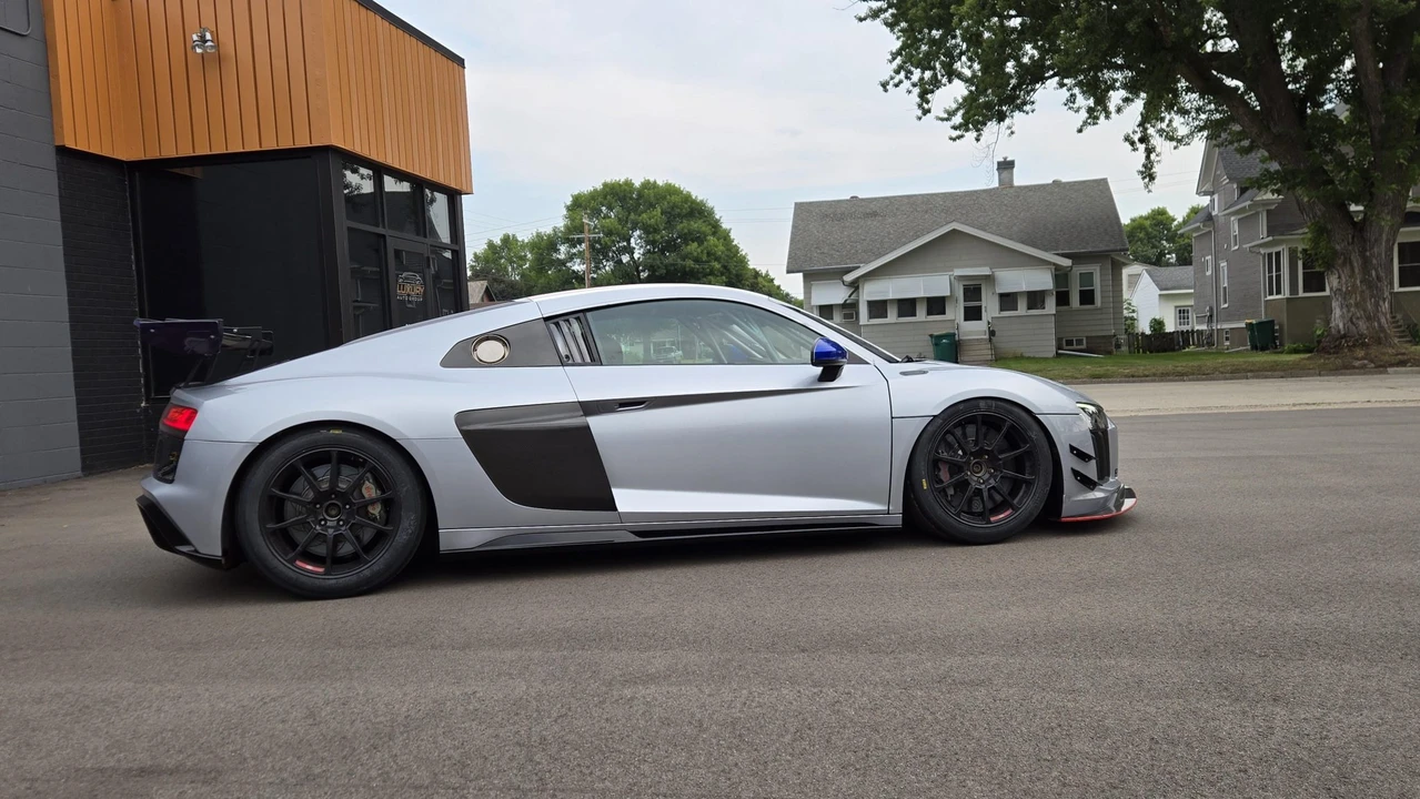 2017 Audi 4S R8 - Image 9 of 31