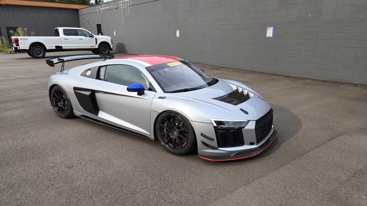 2017 Audi 4S R8 - Image 24 of 31