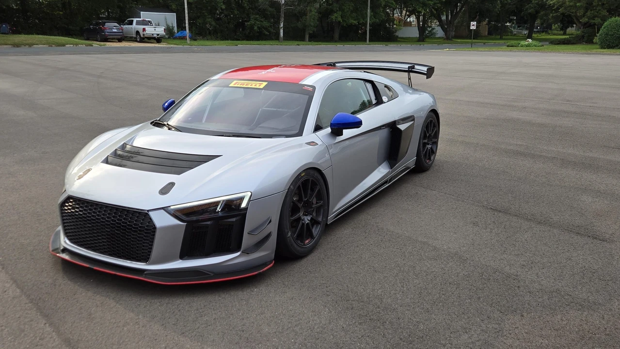 2017 Audi 4S R8 - Image 25 of 31