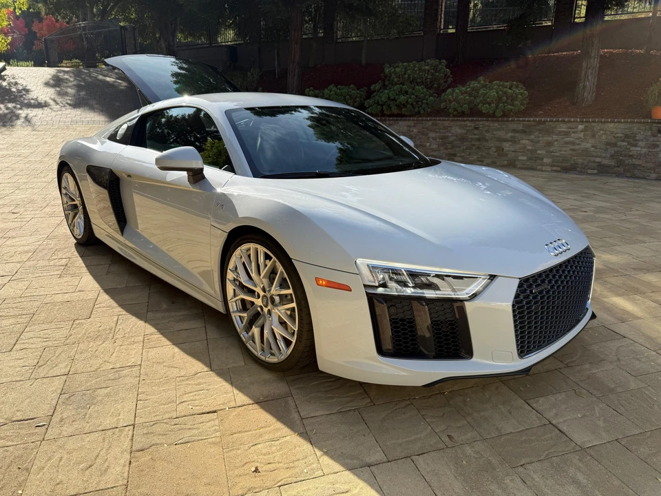 2017 Audi 4S R8 - Image 7 of 31