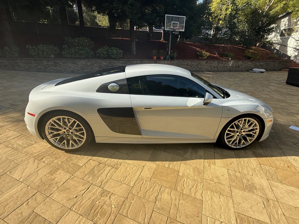 2017 Audi 4S R8 - Image 10 of 31