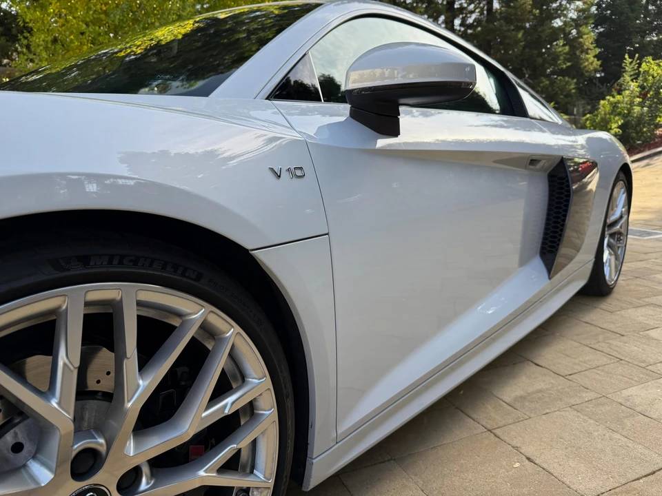 2017 Audi 4S R8 - Image 28 of 31