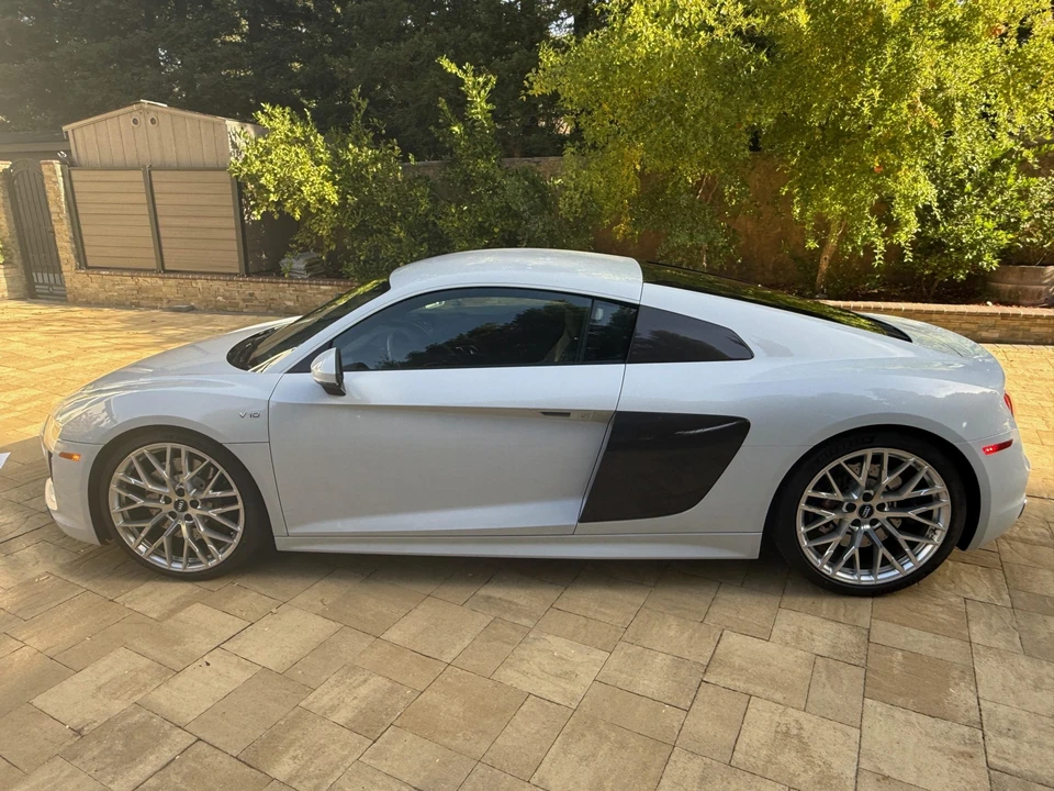 2017 Audi 4S R8 - Image 20 of 31
