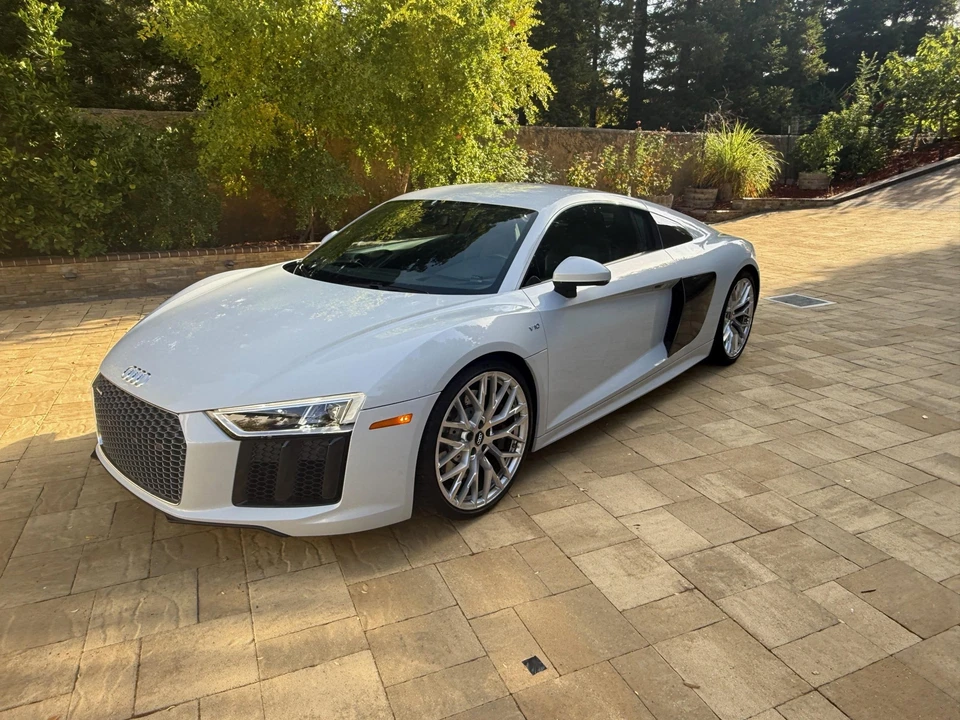 2017 Audi 4S R8 - Image 2 of 31