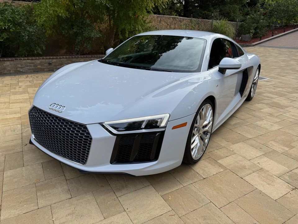 2017 Audi 4S R8 - Image 3 of 31