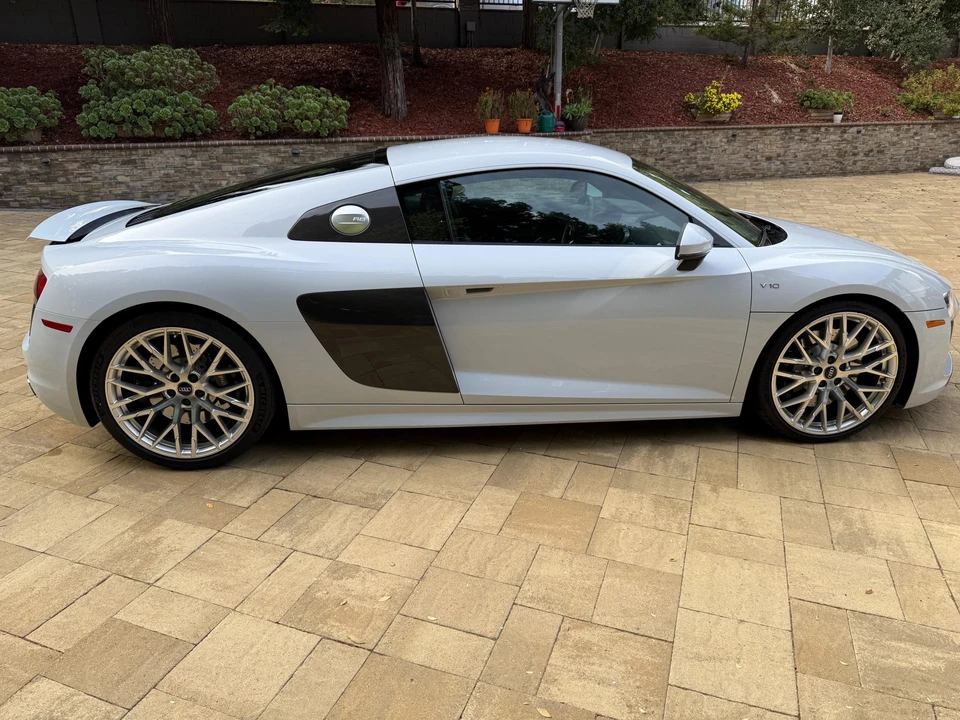 2017 Audi 4S R8 - Image 9 of 31