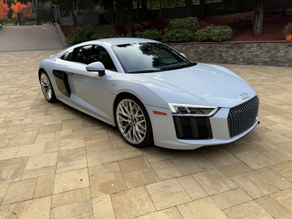 2017 Audi 4S R8 - Image 8 of 31